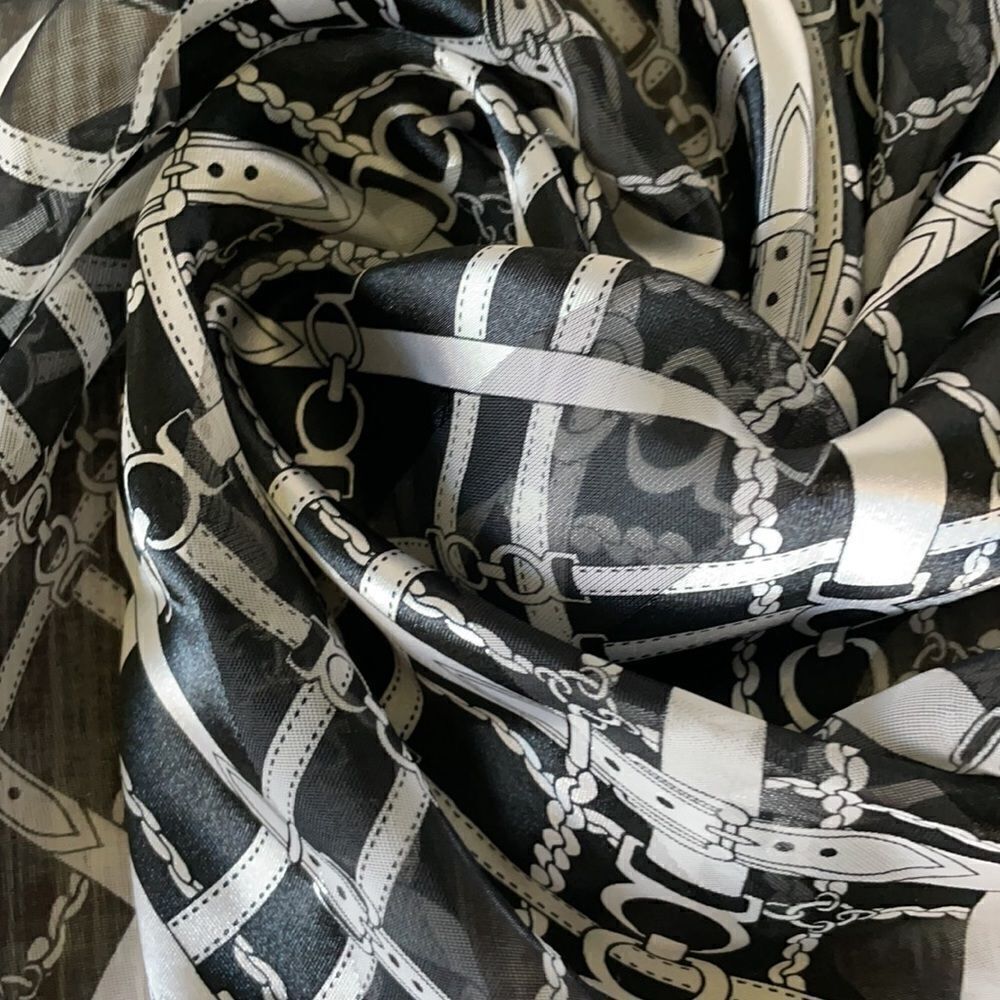 Black and white belt pattern striped scarf